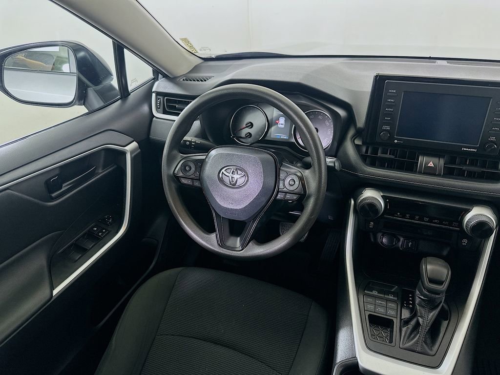 Used 2021 Toyota RAV4 LE image 17