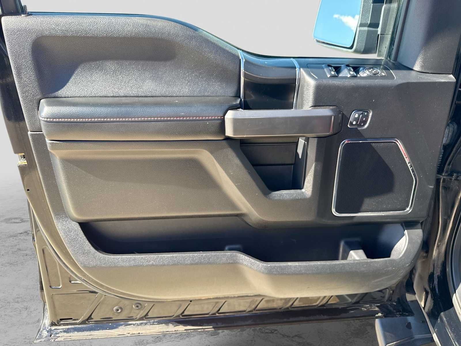 Used 2018 Ford F150 Lariat w/ Equipment Group 502A Luxury AWD/4WD image 30