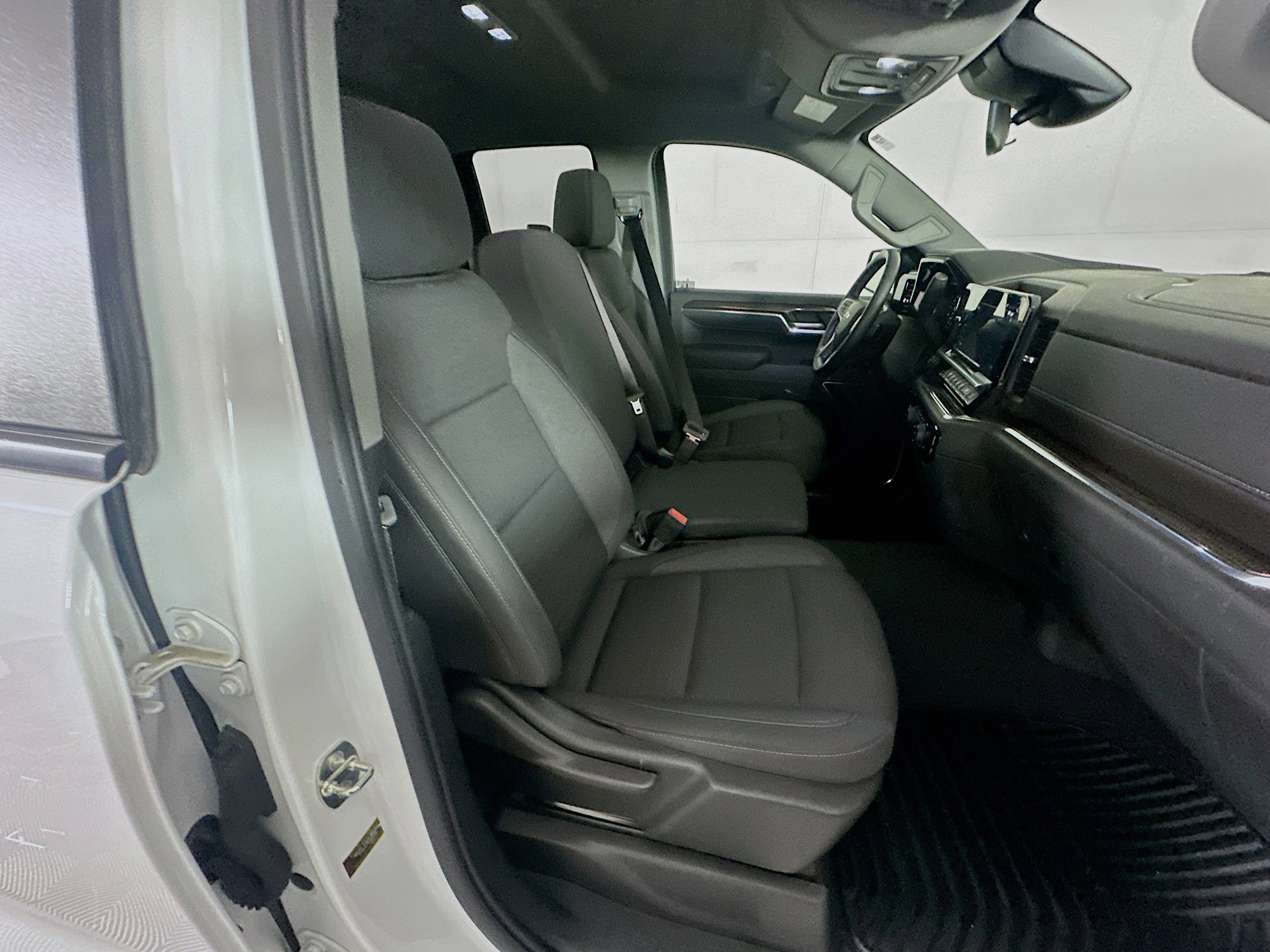 Used 2023 Chevrolet Silverado 1500 LT image 30