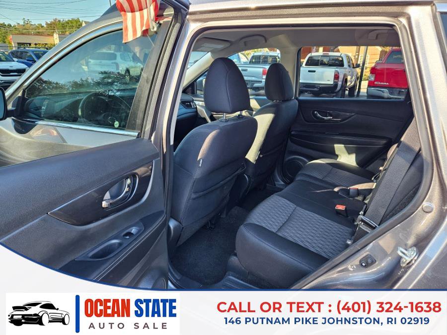 Used 2018 Nissan Rogue SV image 11