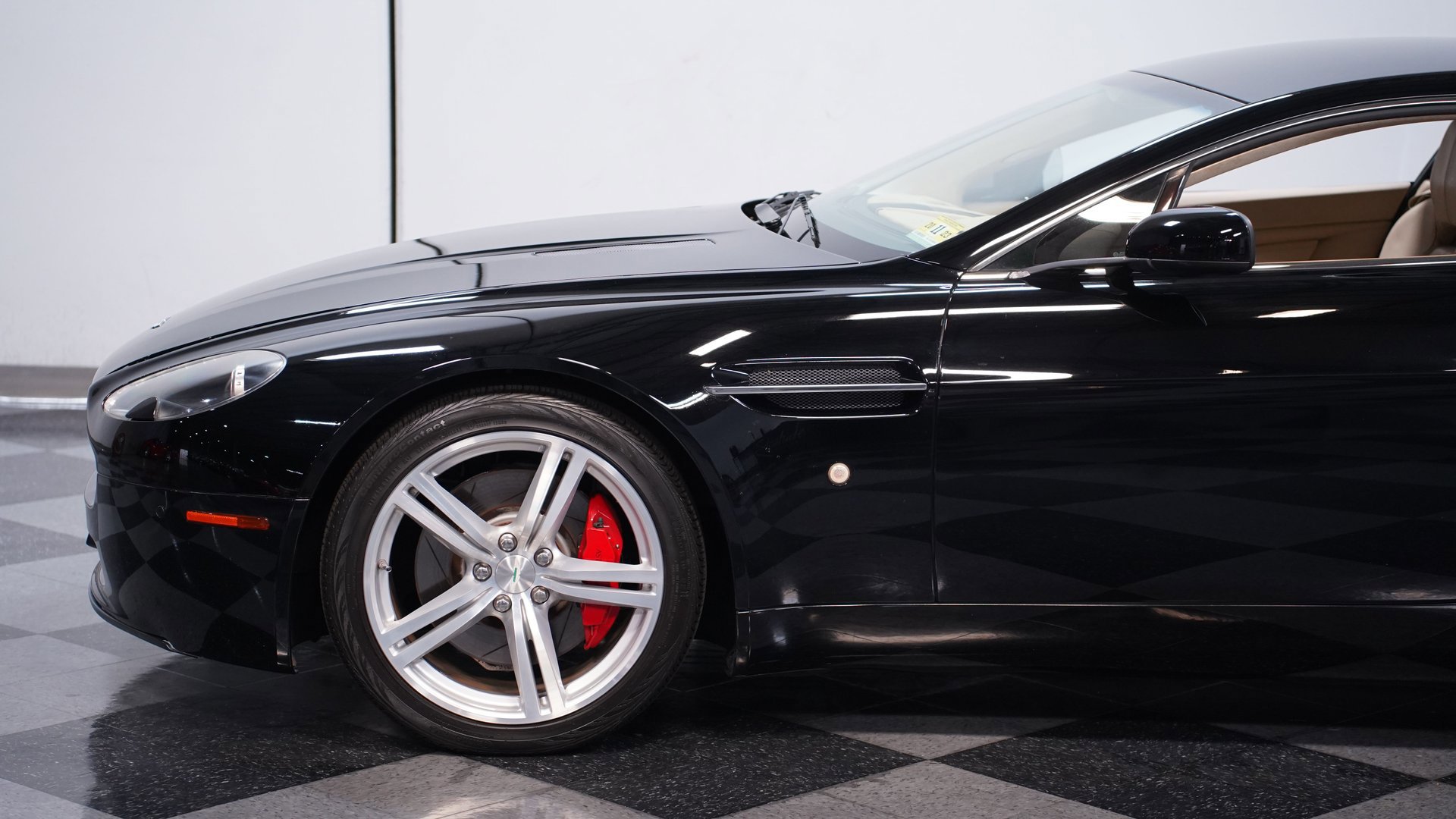 Used 2009 Aston Martin V8 Vantage V8 image 19