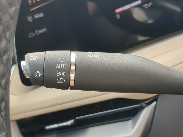 Used 2024 Cadillac XT4 Luxury w/ Cold Weather Package FWD image 29