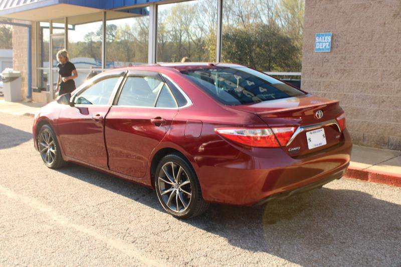 Used 2016 Toyota Camry XSE w/ Moonroof Package FWD image 4