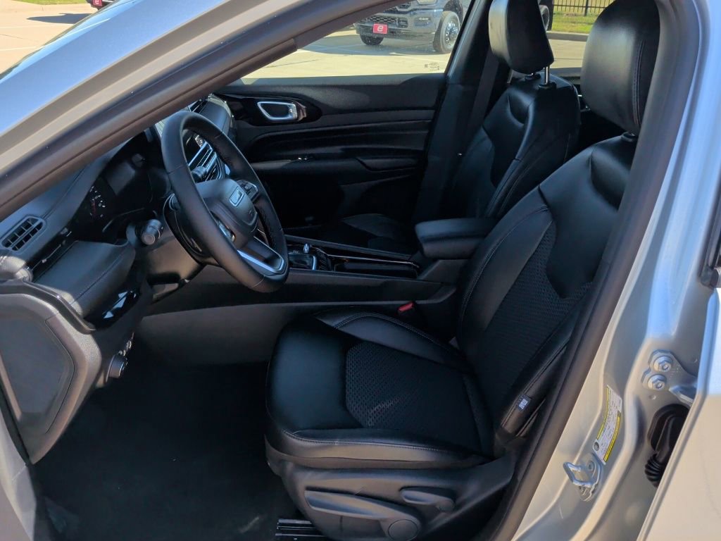 New 2026 Jeep Compass Latitude image 12