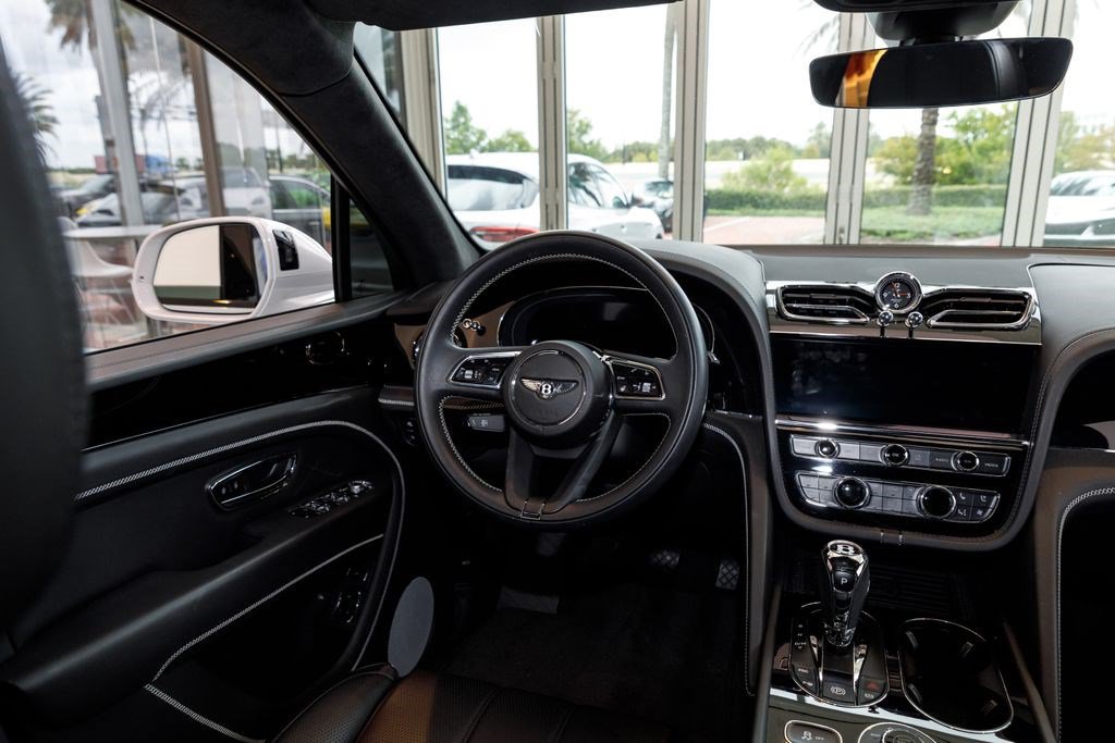 Used 2023 Bentley Bentayga AWD/4WD image 23