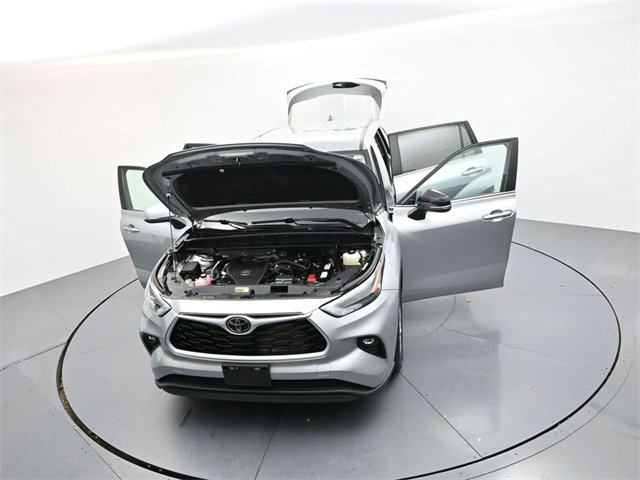 Used 2024 Toyota Highlander LE image 32