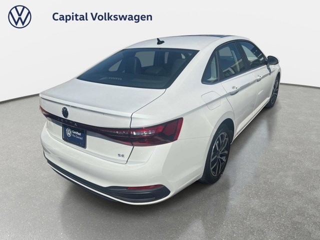 Used 2025 Volkswagen Jetta SE image 3