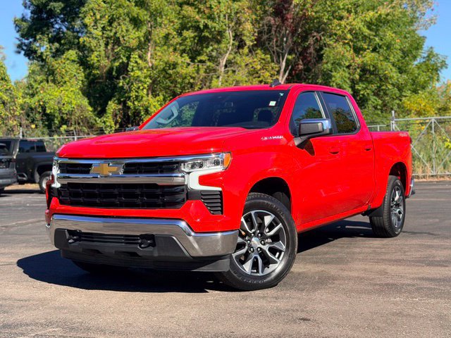 Used 2022 Chevrolet Silverado 1500 LT AWD/4WD image 2