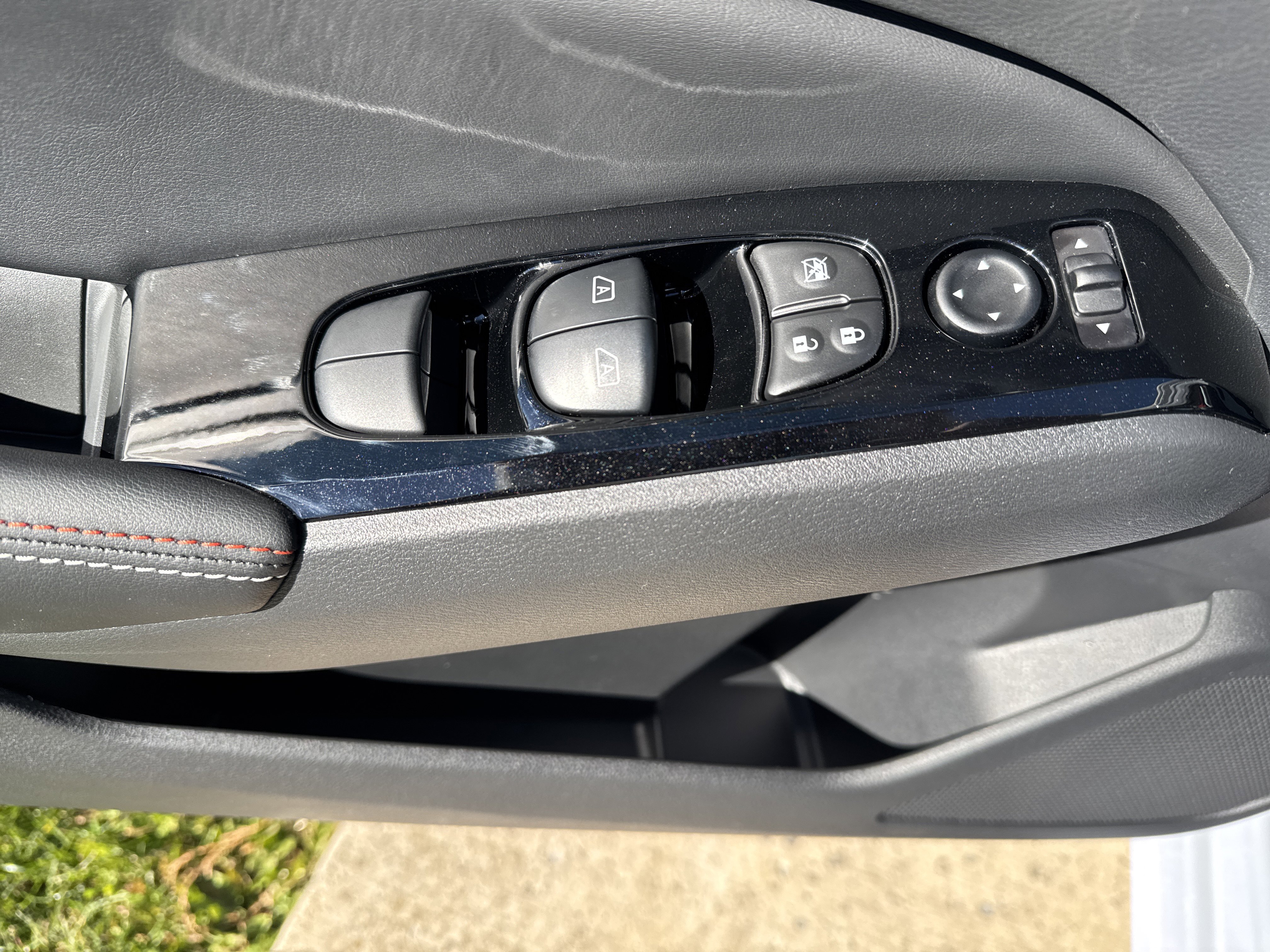 New 2025 Nissan Altima 2.5 SR image 9