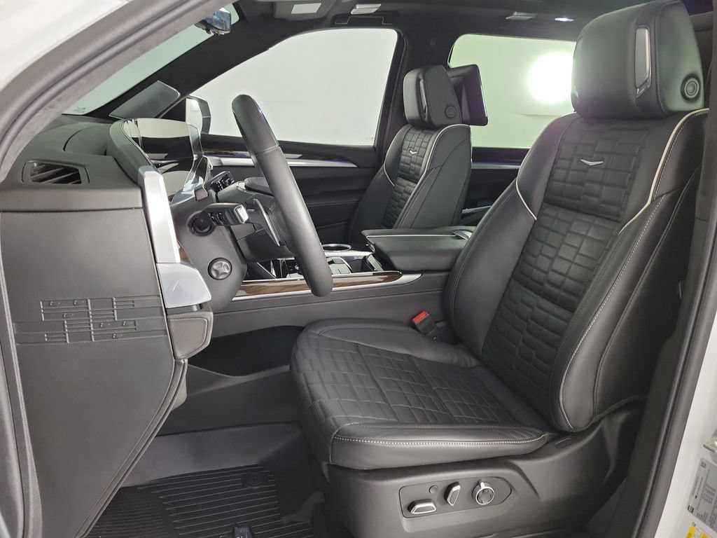 Certified 2025 Cadillac Escalade ESV Sport Platinum w/ LPO, Floor Liner Package AWD/4WD image 17