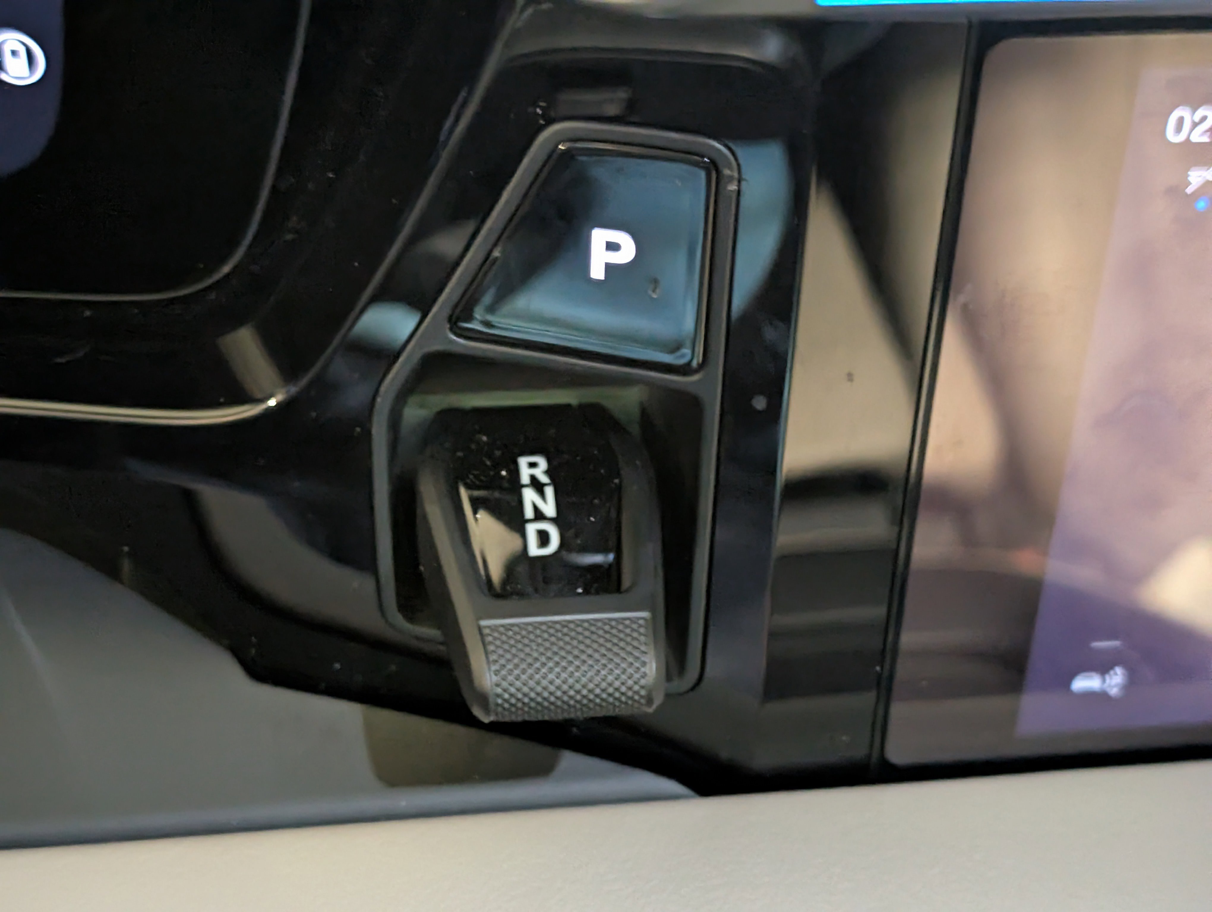 Certified 2025 Porsche Macan Electric image 40