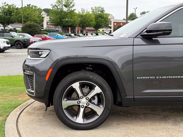 New 2026 Jeep Grand Cherokee Limited w/ Trailer Tow Package AWD/4WD image 13