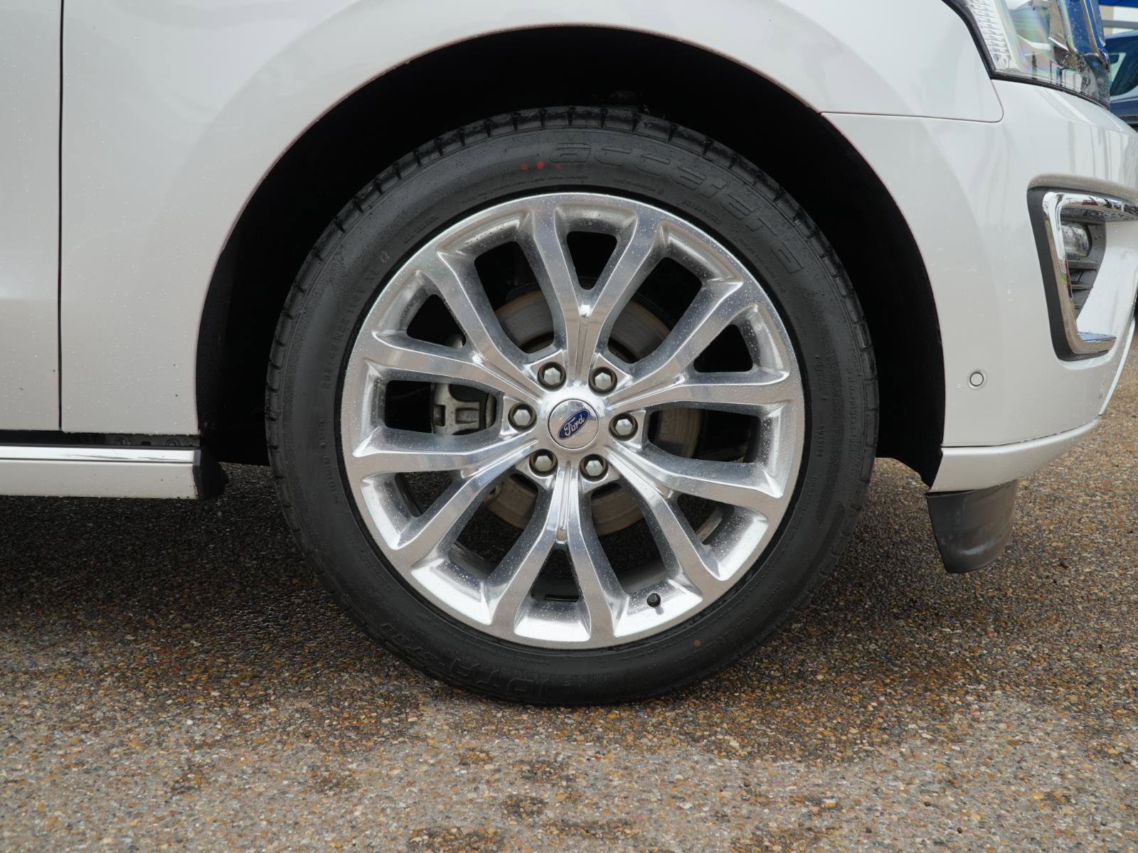 Used 2018 Ford Expedition Platinum image 12