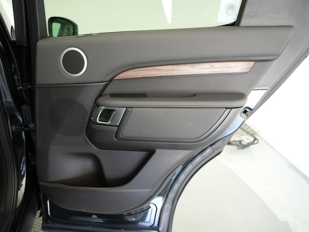 Used 2017 Land Rover Discovery HSE AWD/4WD image 42