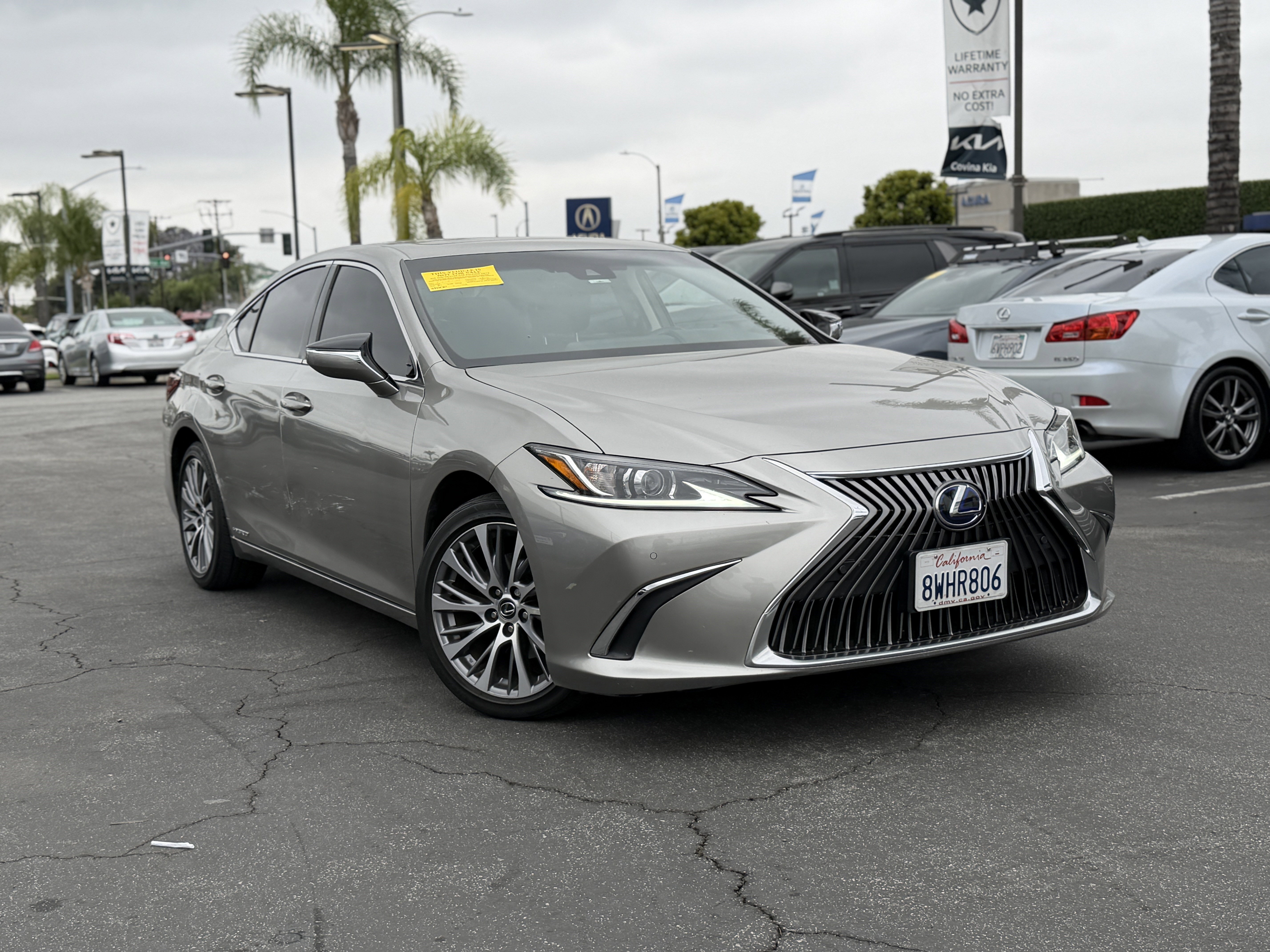 Used 2021 Lexus ES 300h w/ Premium Package FWD image 2