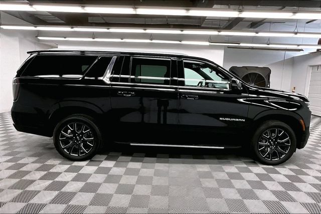 Used 2025 Chevrolet Suburban LT w/ Comfort Package AWD/4WD image 15