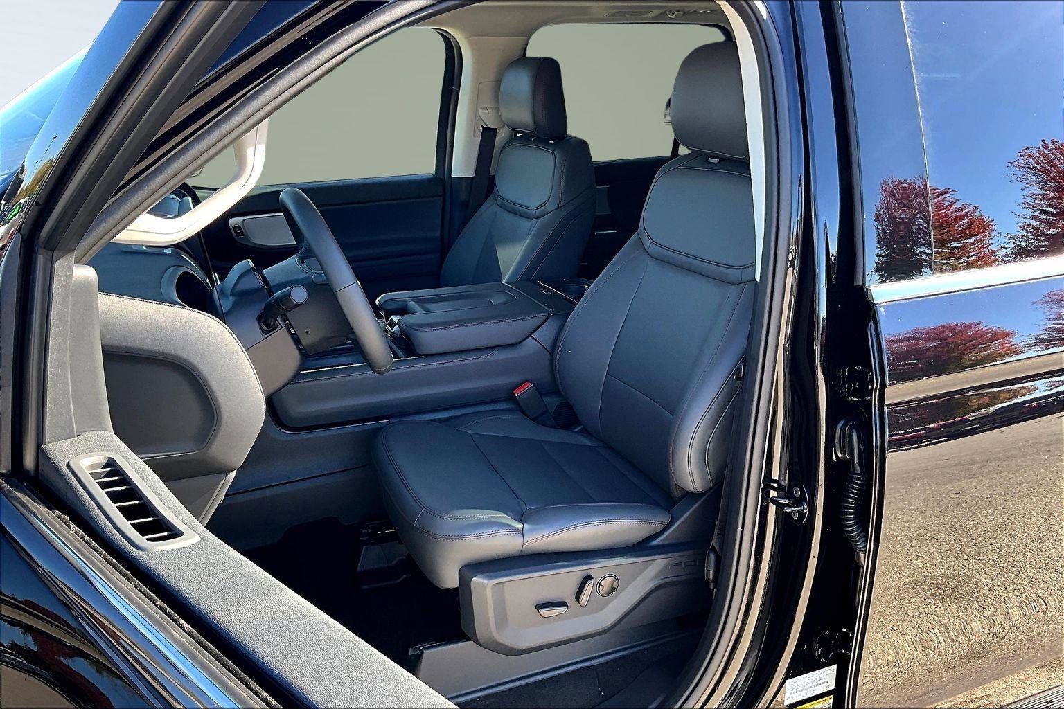 New 2025 Ford Expedition Active image 14