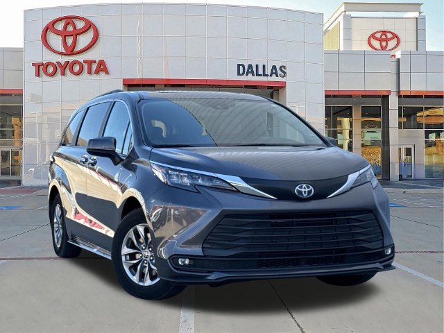 Certified 2025 Toyota Sienna XLE FWD image 1