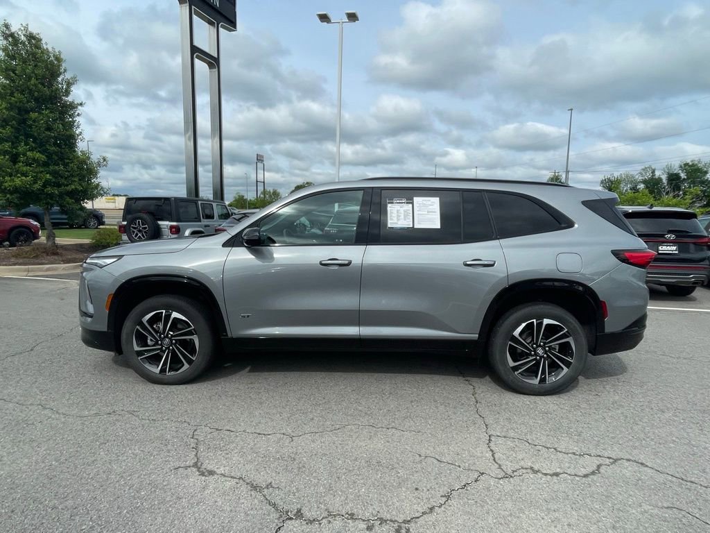 Used 2025 Buick Enclave Sport Touring w/ Power Package FWD image 4