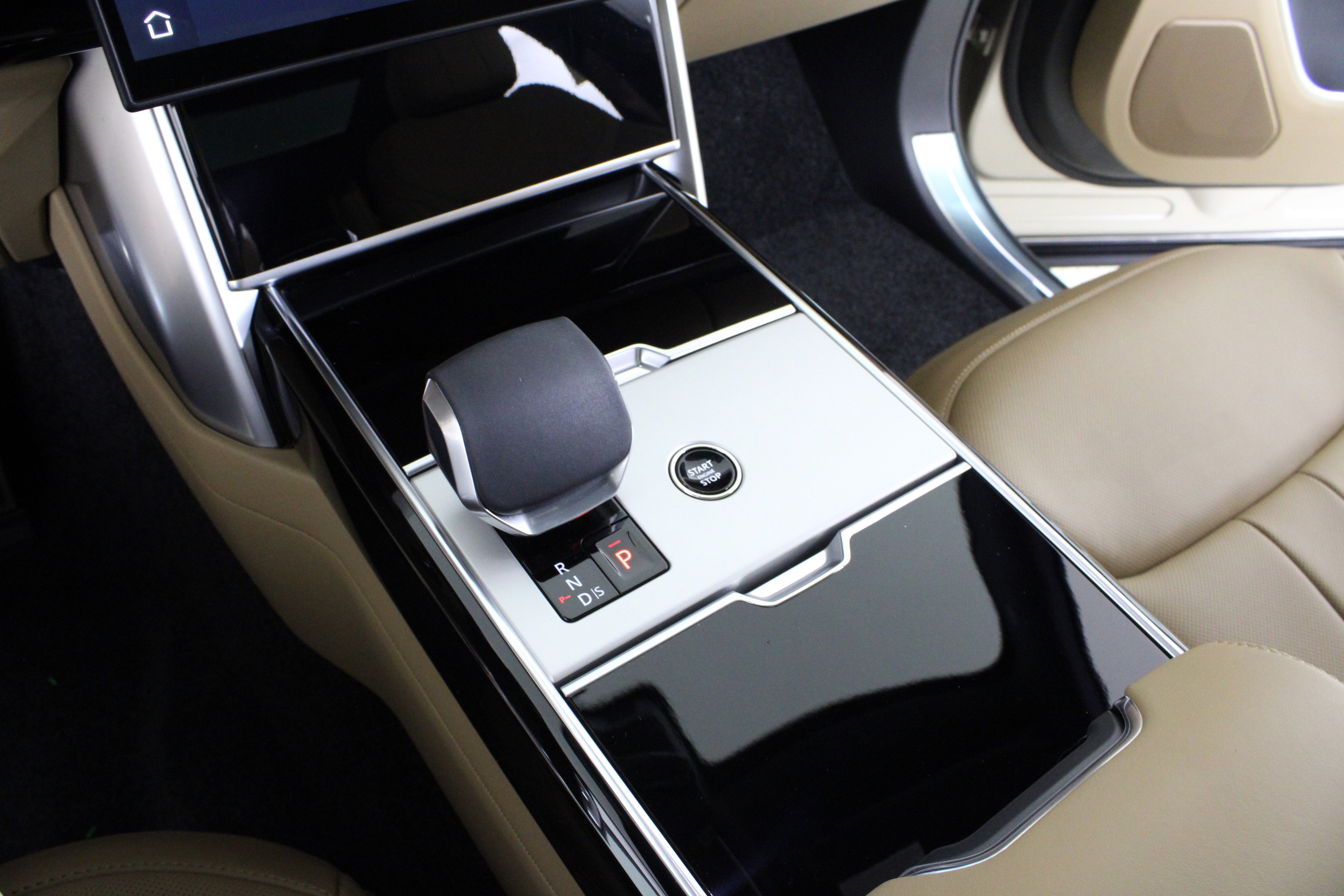 New 2026 Land Rover Range Rover Long Wheelbase SE image 22