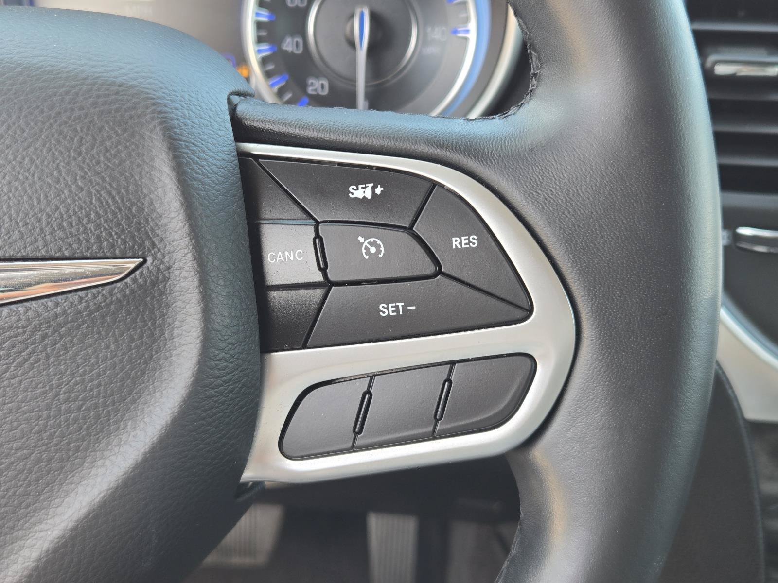 Used 2017 Chrysler 300 Limited RWD image 18