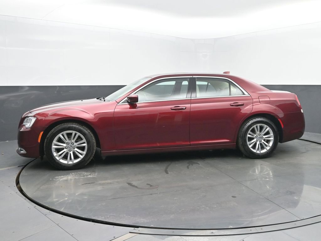 Used 2016 Chrysler 300 Limited image 2