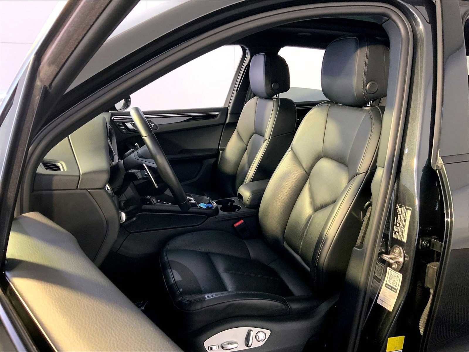 Certified 2024 Porsche Macan image 5