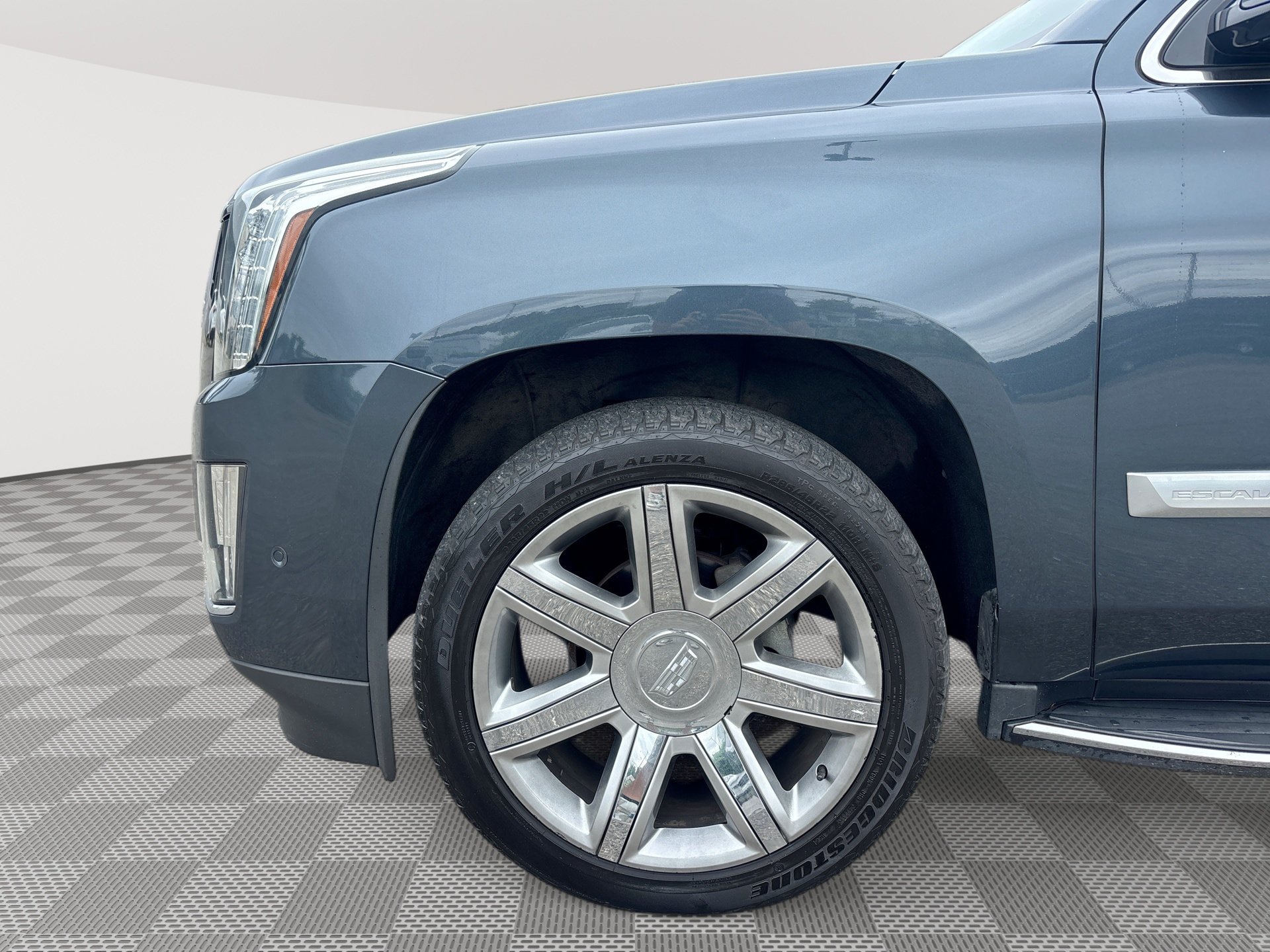Used 2019 Cadillac Escalade ESV Luxury AWD/4WD image 19