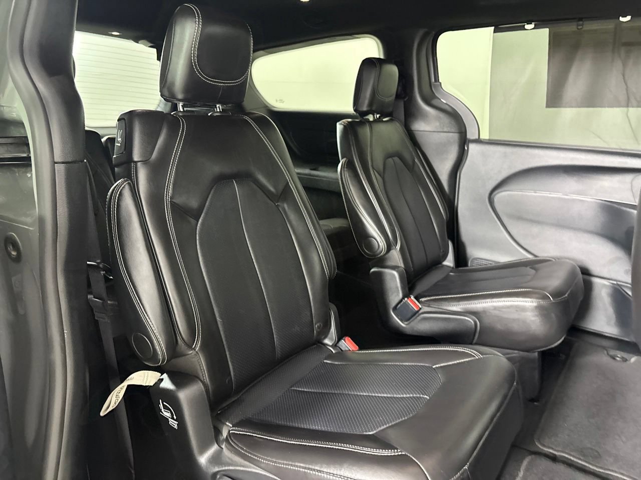 Used 2025 Chrysler Pacifica Select FWD image 23