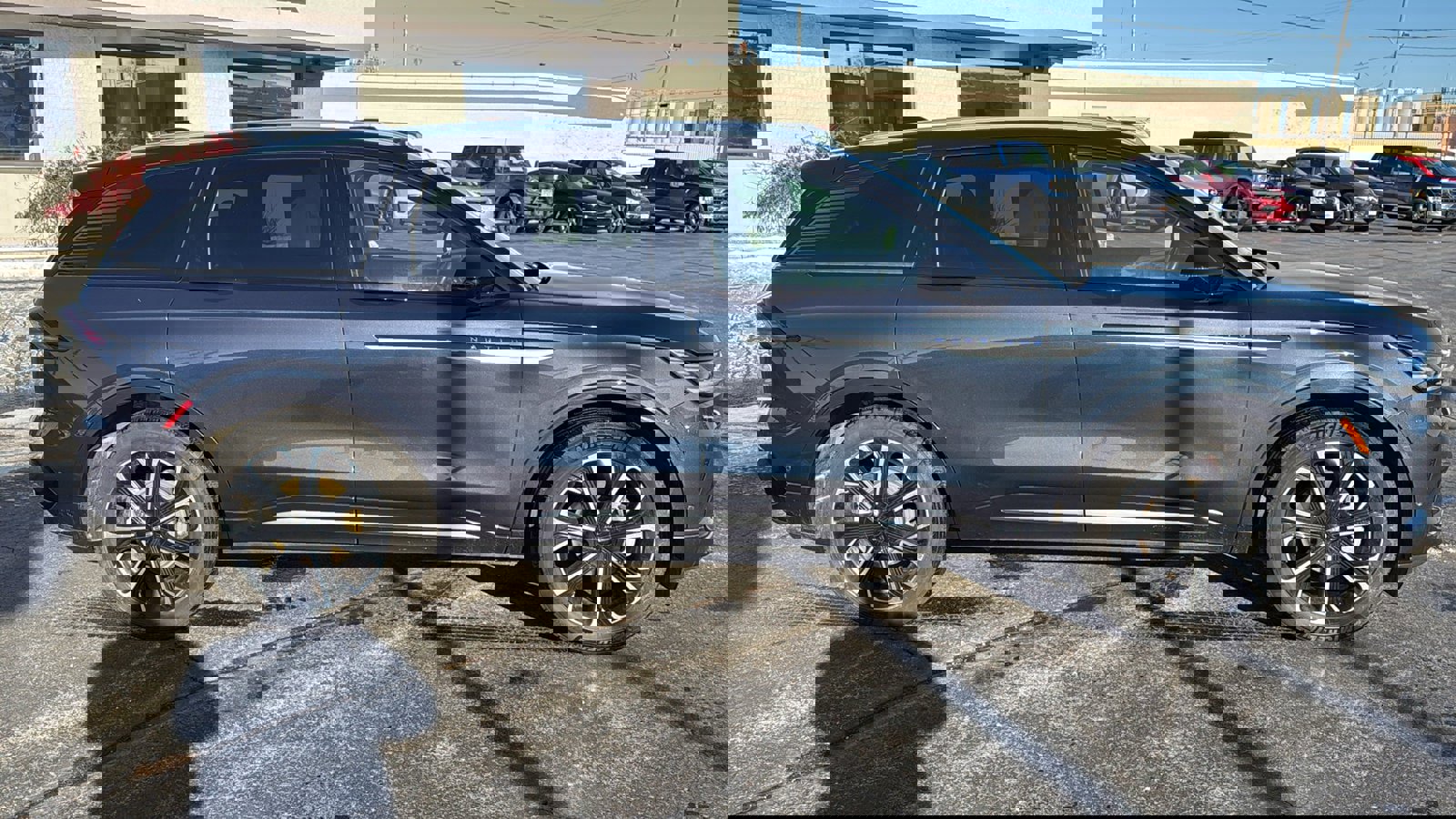 Used 2024 Lincoln Nautilus Reserve w/ Equipment Group 202A image 7