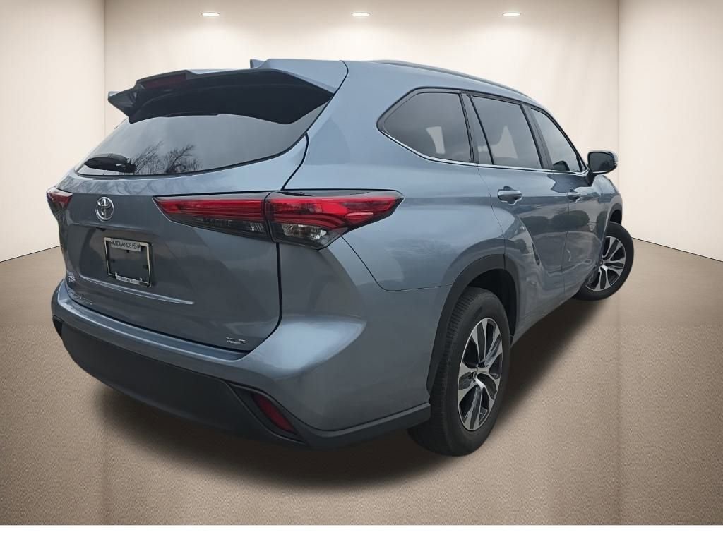 Used 2023 Toyota Highlander XLE image 5