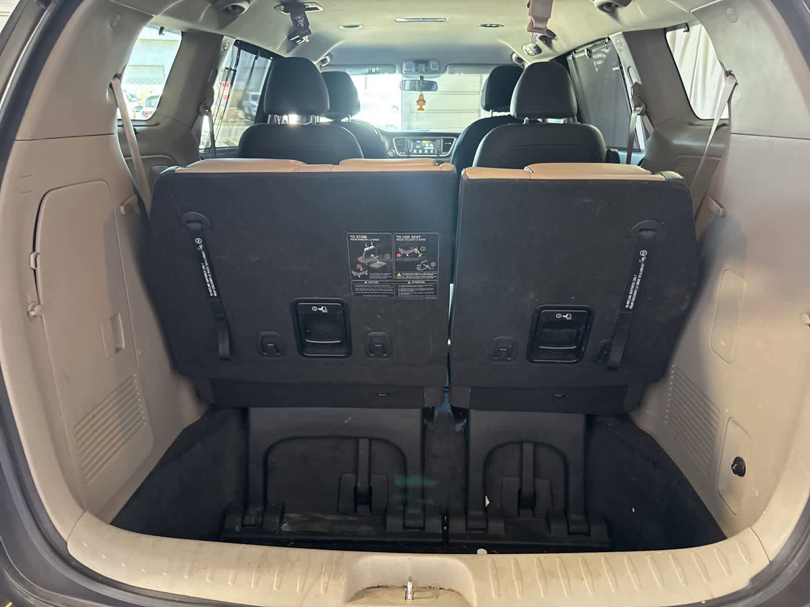 Used 2017 Kia Sedona LX w/ LX Essentials Premium Package FWD image 13