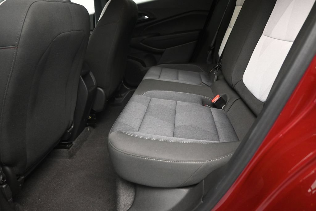 Used 2025 Chevrolet Trax RS FWD image 14