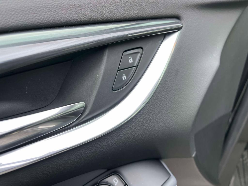 Used 2023 Buick Enclave Essence image 27