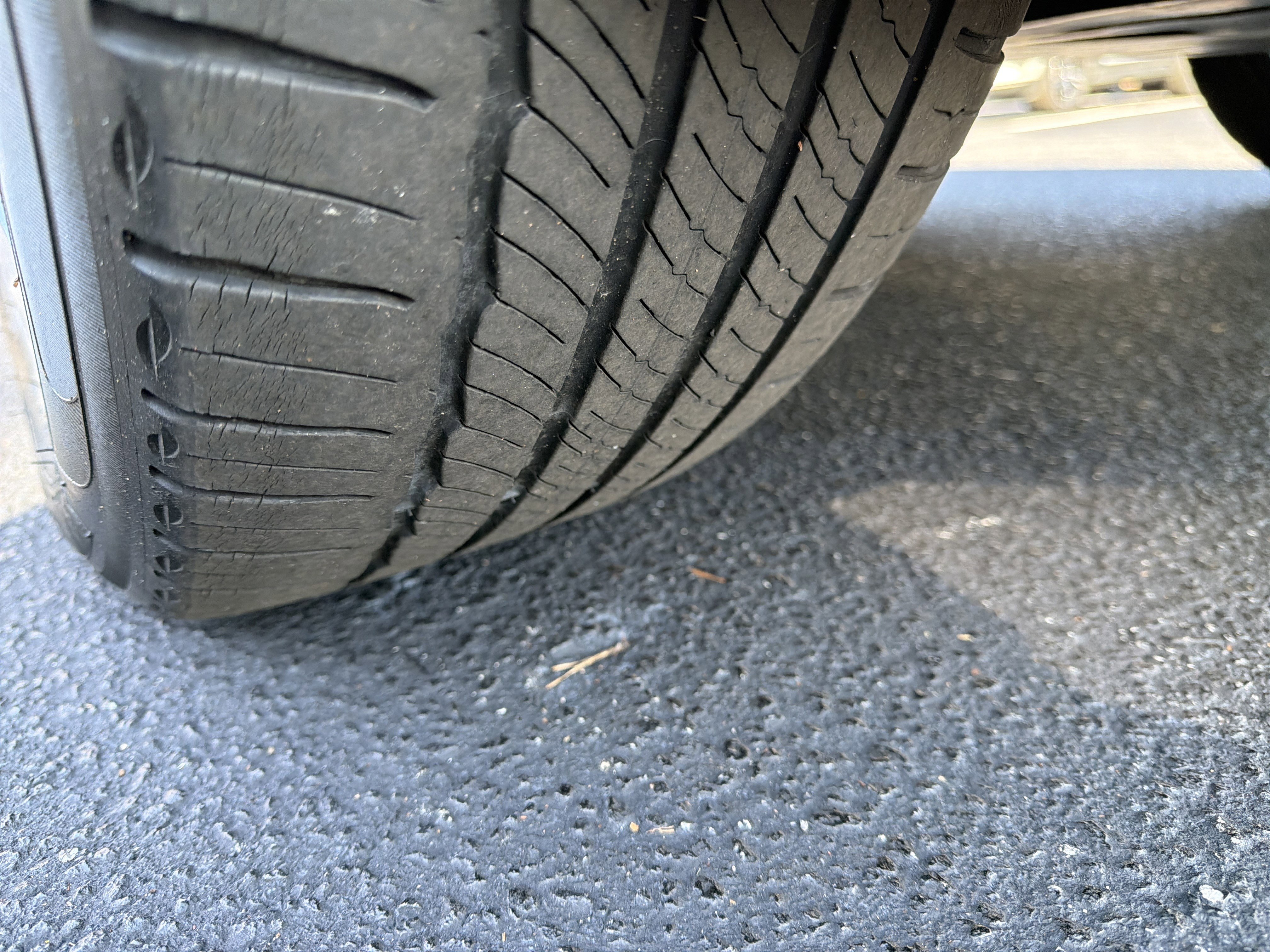 Certified 2023 Volvo XC40 B4 Plus w/ Driver Assist Package image 12