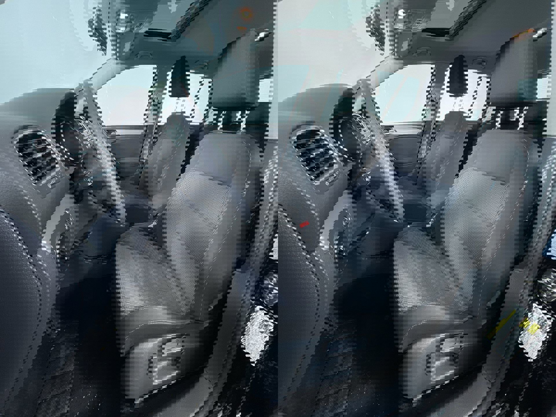 Used 2012 Volkswagen Golf 4-Door image 15