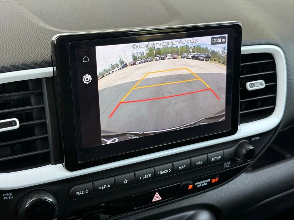 Used 2024 Hyundai Venue Limited FWD image 32