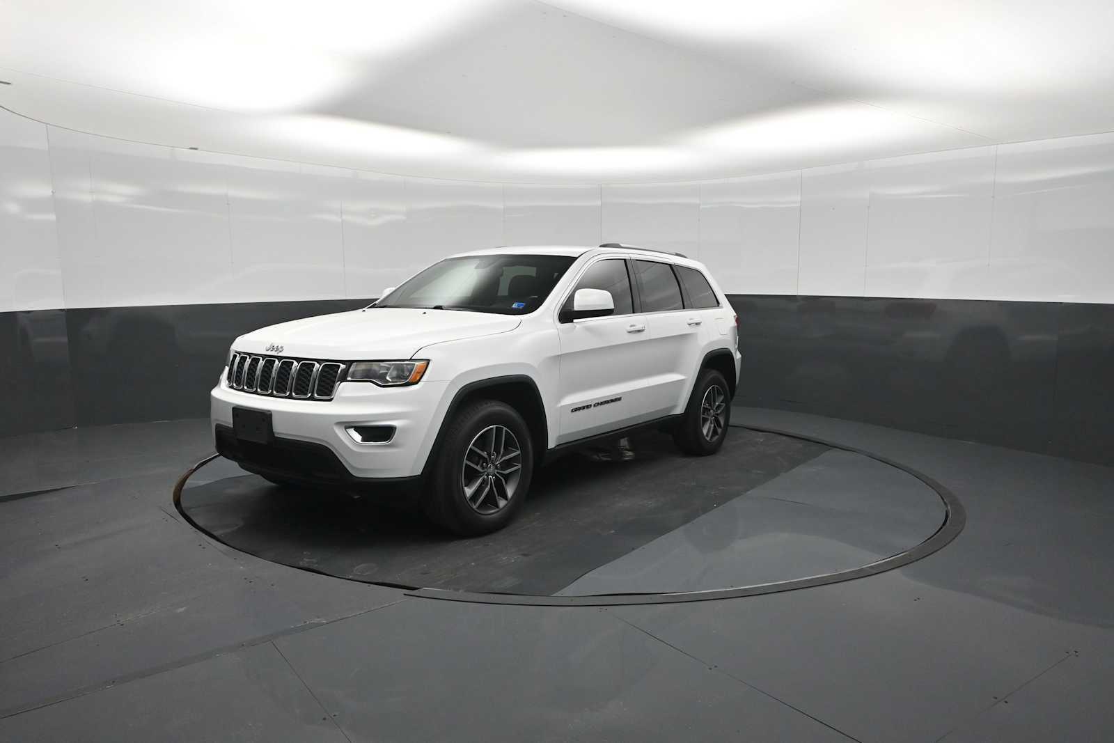 Used 2018 Jeep Grand Cherokee Laredo AWD/4WD image 71