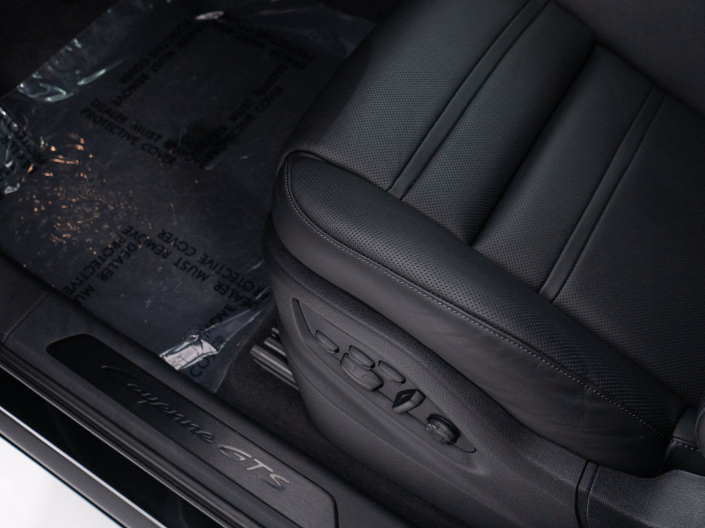 Certified 2026 Porsche Cayenne GTS AWD/4WD image 12