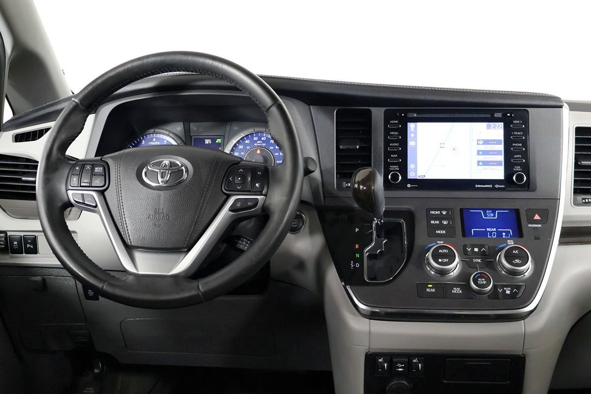 Used 2018 Toyota Sienna XLE w/ XLE Navigation Package FWD image 26