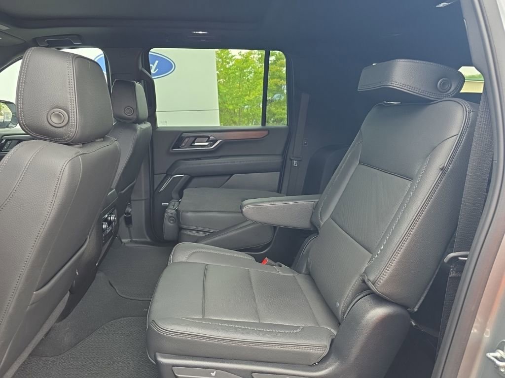 Used 2025 GMC Yukon XL Denali w/ Sun & Power Step Package image 33