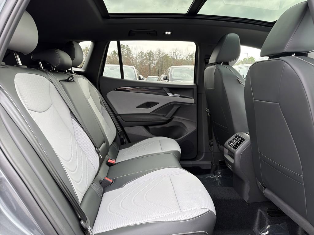 New 2026 Volkswagen Tiguan SE R-Line FWD image 17