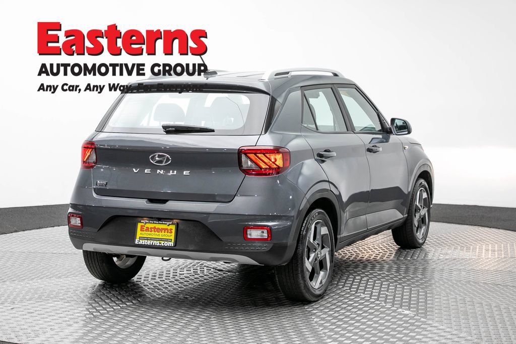 Used 2025 Hyundai Venue SEL FWD image 5