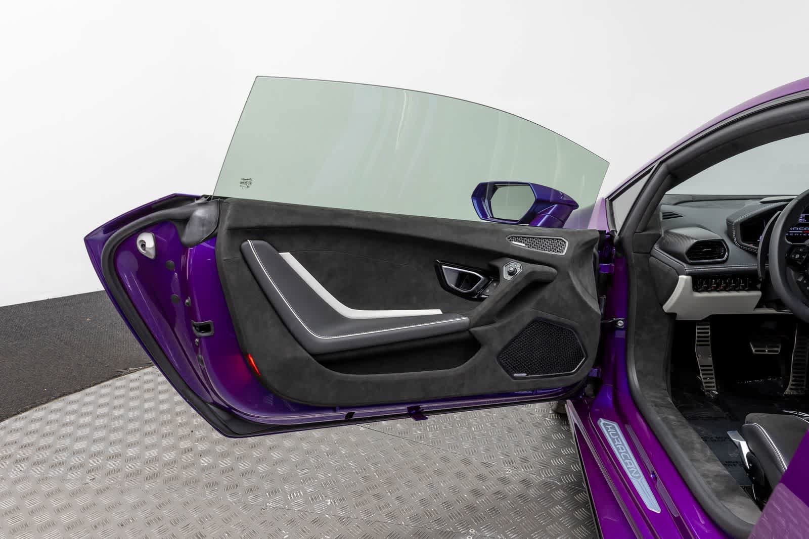 Used 2024 Lamborghini Huracan Tecnica RWD image 23