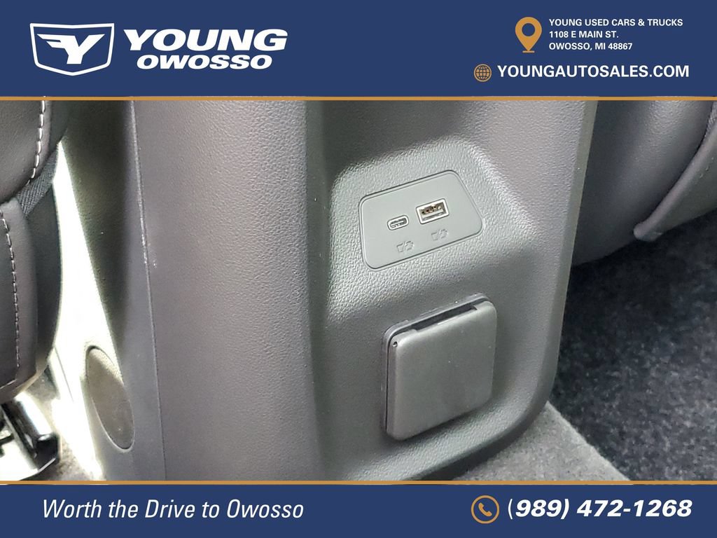 Used 2025 Buick Envision Avenir AWD/4WD image 32