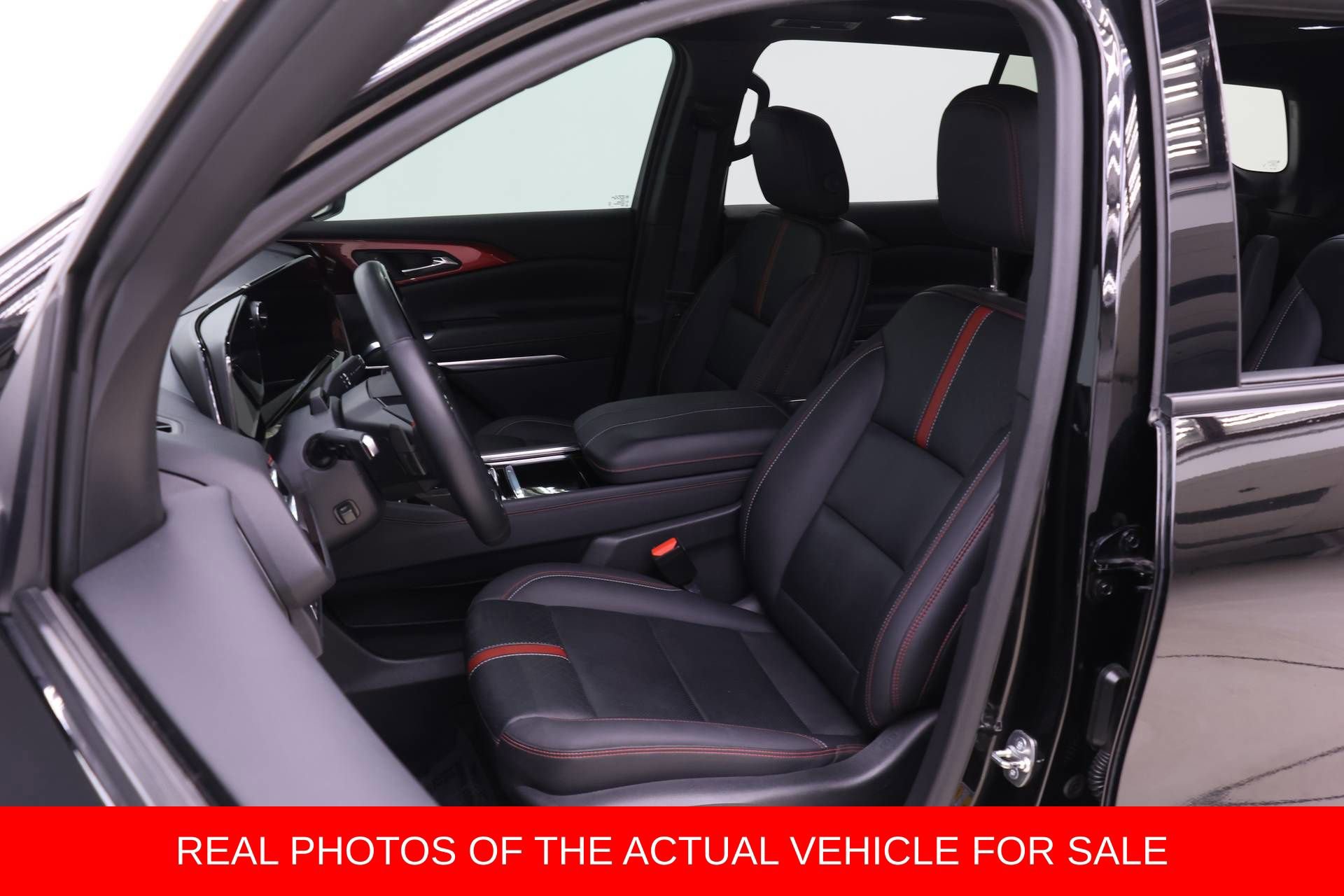 Used 2024 Chevrolet Traverse RS image 4