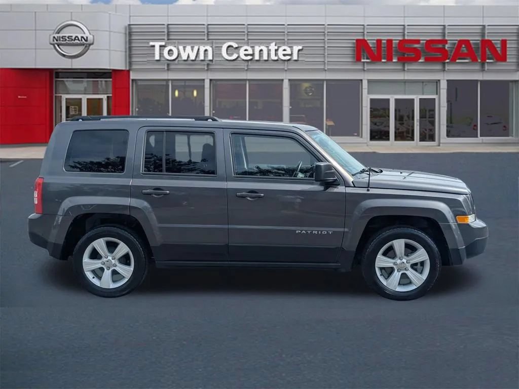 Used 2016 Jeep Patriot Latitude FWD image 8