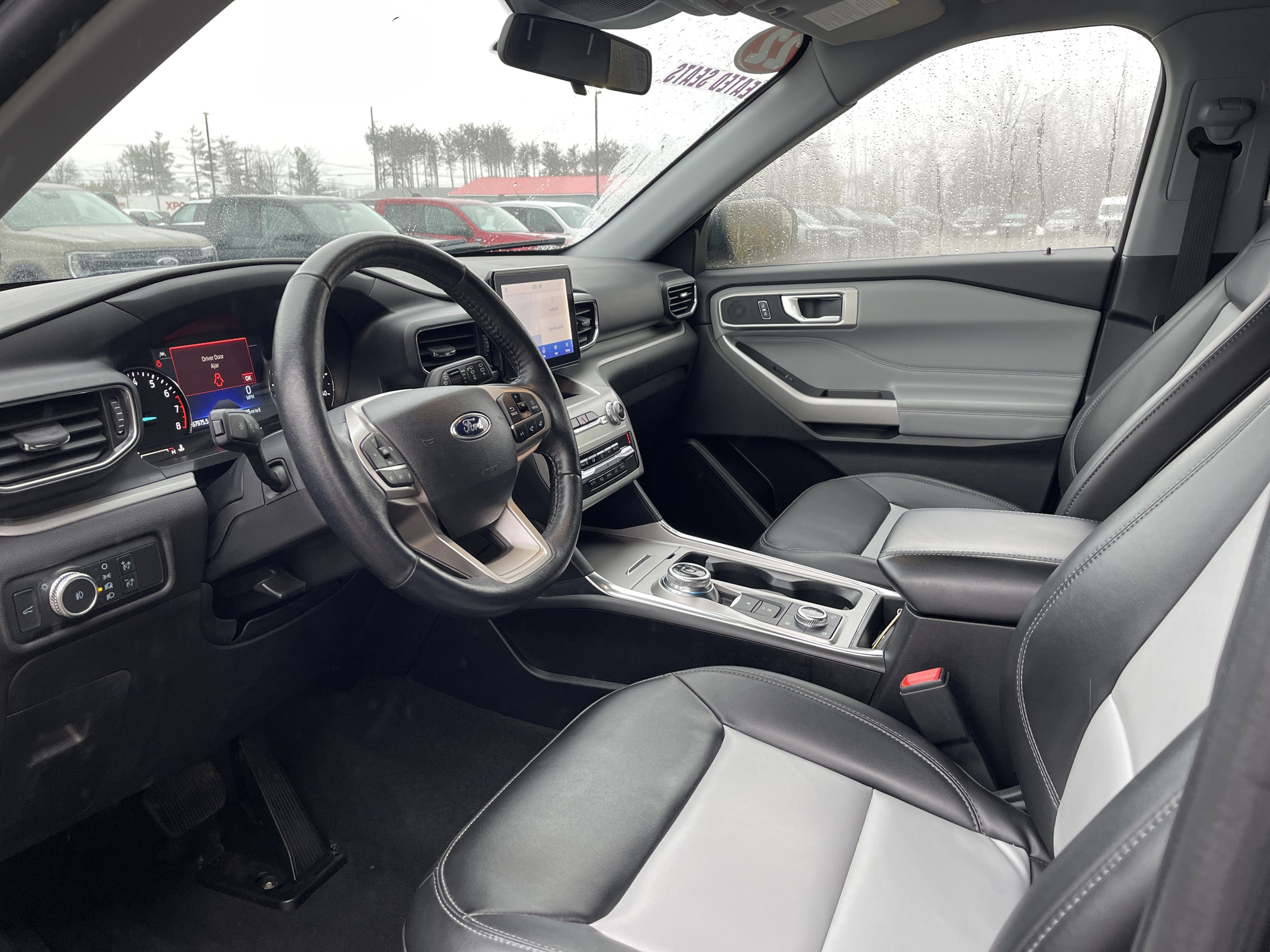 Used 2022 Ford Explorer XLT w/ Equipment Group 202A AWD/4WD image 12