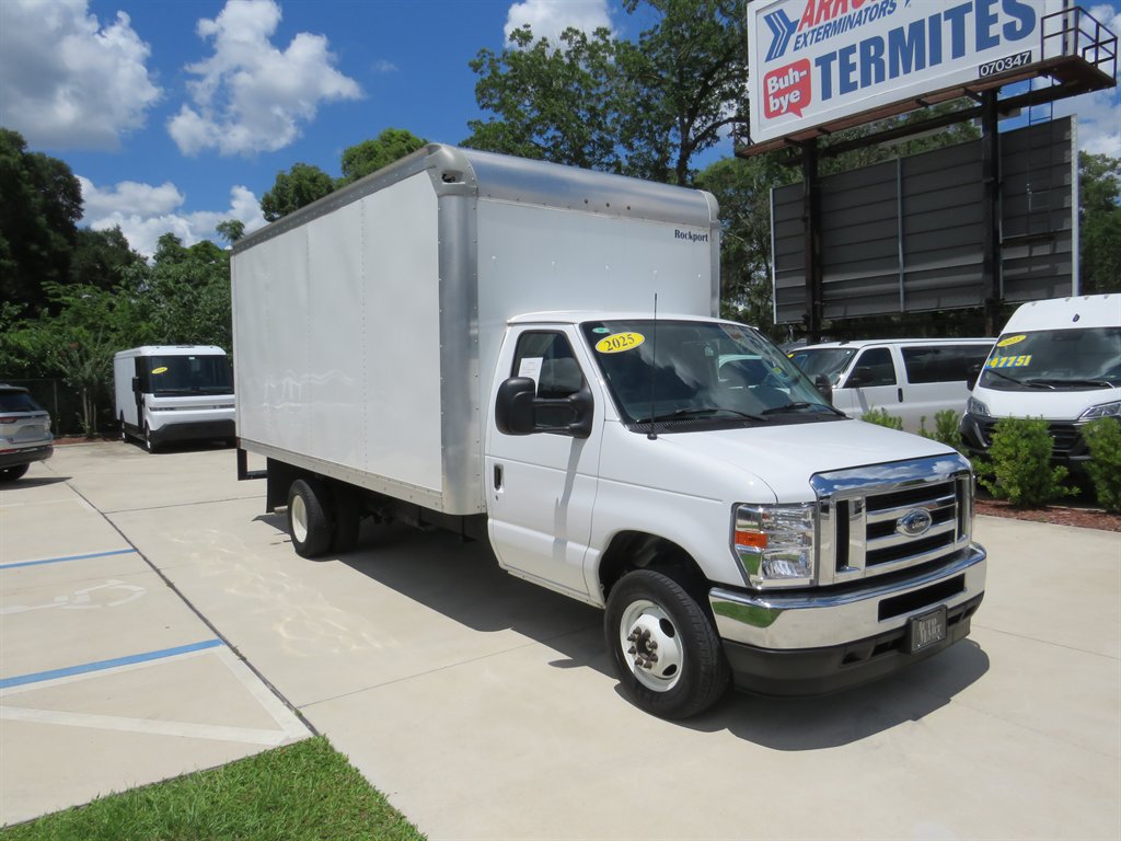 Used 2025 Ford E-450 and Econoline 450 Super Duty w/ Power Equipment Group RWD image 1