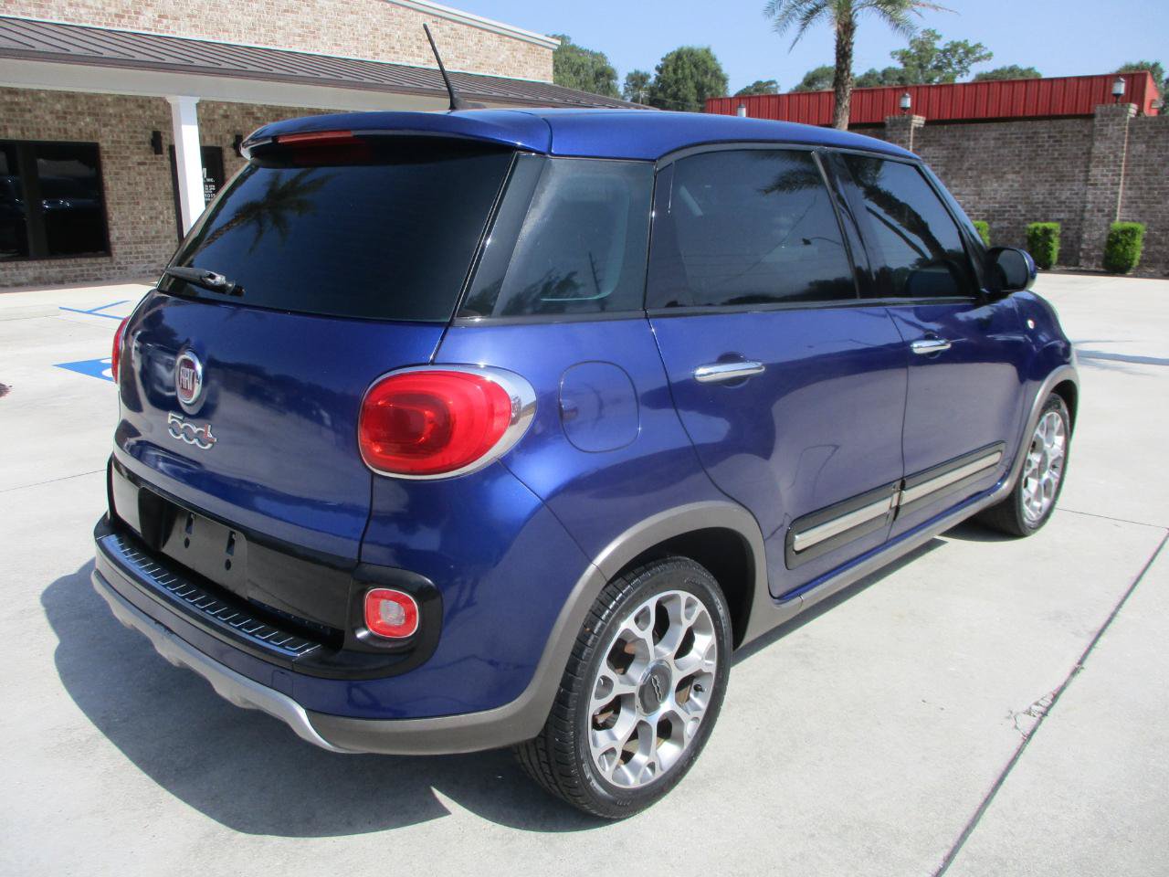 Used 2015 FIAT 500L Trekking FWD image 29